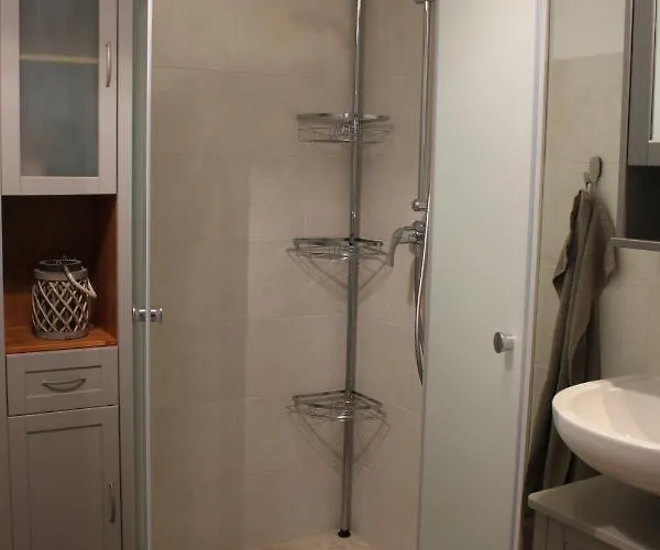 Moderne Im Skandinavischen Stil Am Waldrand Lägenhet