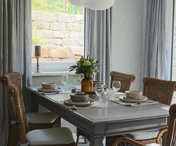 Moderne Im Skandinavischen Stil Am Waldrand Lägenhet